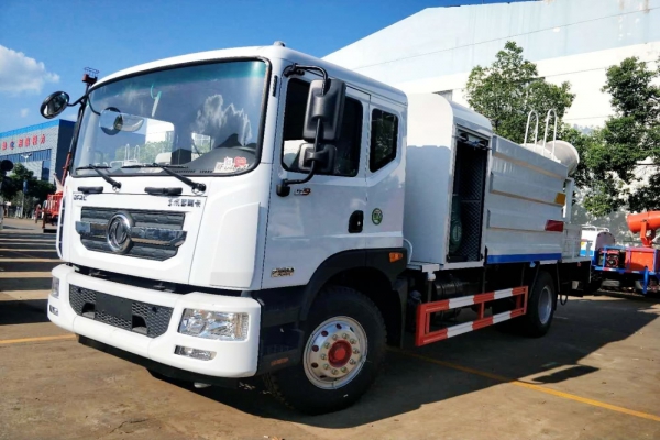 东风多利卡D9抑尘车(方形厢体、50-100米雾炮)