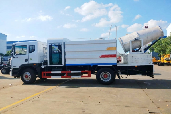 东风多利卡D9抑尘车(方形厢体、50-100米雾炮)