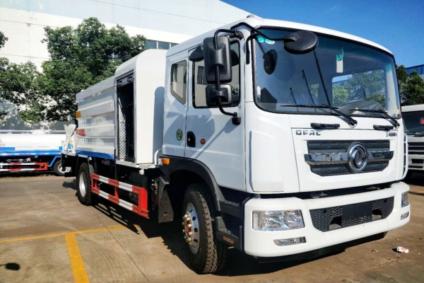 东风多利卡D9抑尘车(方形厢体、50-100米雾炮)