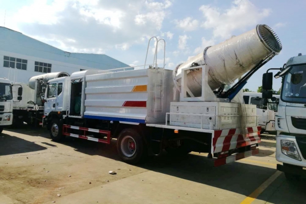 东风多利卡D9抑尘车(方形厢体、50-100米雾炮)
