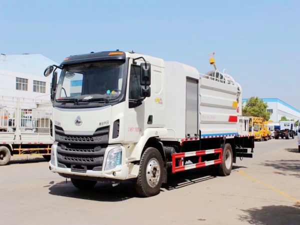 柳汽乘龙抑尘车(11立方、50-100米雾炮机)