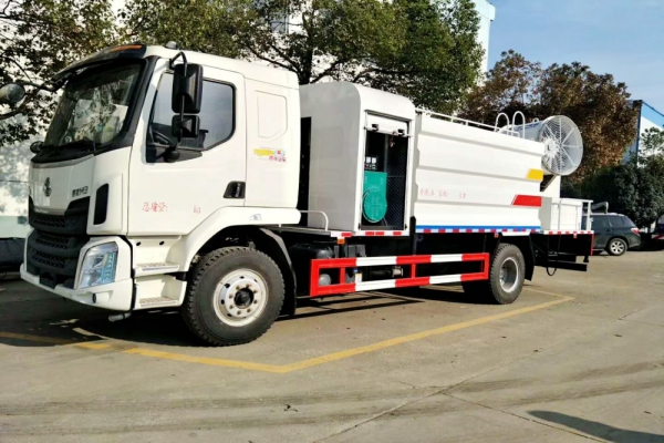 柳汽乘龙抑尘车(50-100米雾炮机)