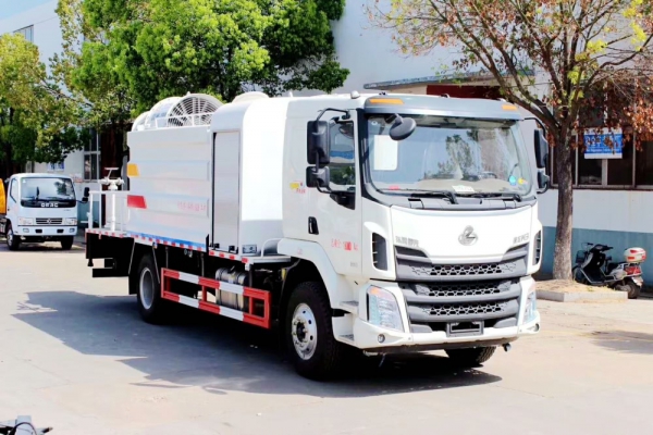 柳汽乘龙抑尘车(50-100米雾炮机)