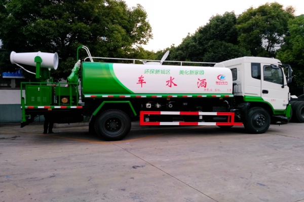 东风专底多功能抑尘车(30-35米雾炮、12吨水罐)