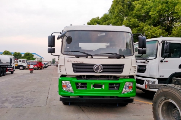 东风专底多功能抑尘车(30-35米雾炮、12吨水罐)