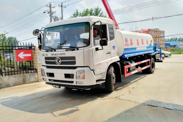 东风天锦多功能洒水抑尘车(12立方、30米喷雾机)