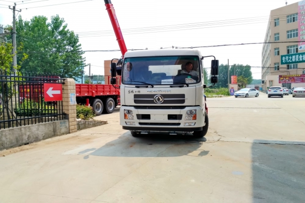 东风天锦多功能洒水抑尘车(12立方、30米喷雾机)