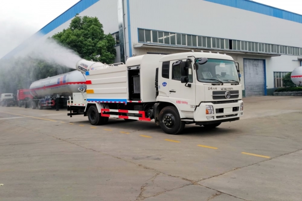 东风天锦雾炮车(方形外观、50-100米喷雾机)