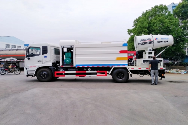 东风天锦雾炮车(方形外观、50-100米喷雾机)