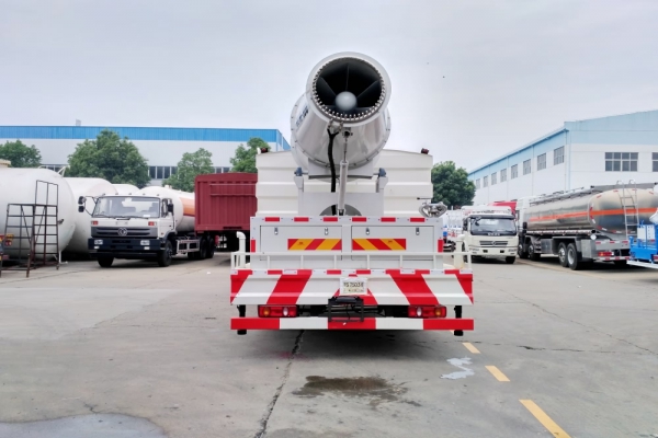 东风天锦雾炮车(方形外观、50-100米喷雾机)