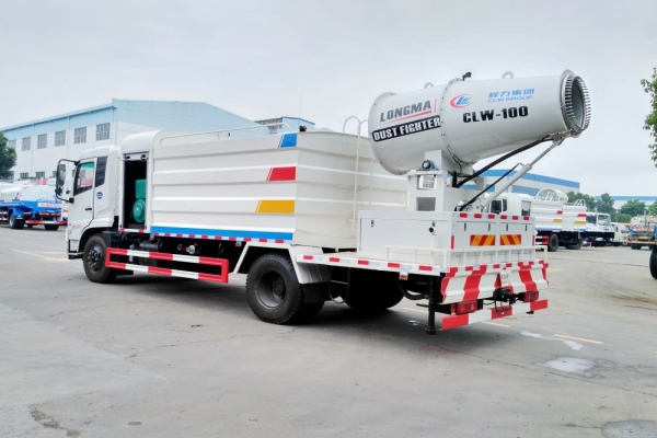 东风天锦雾炮车(方形外观、50-100米喷雾机)