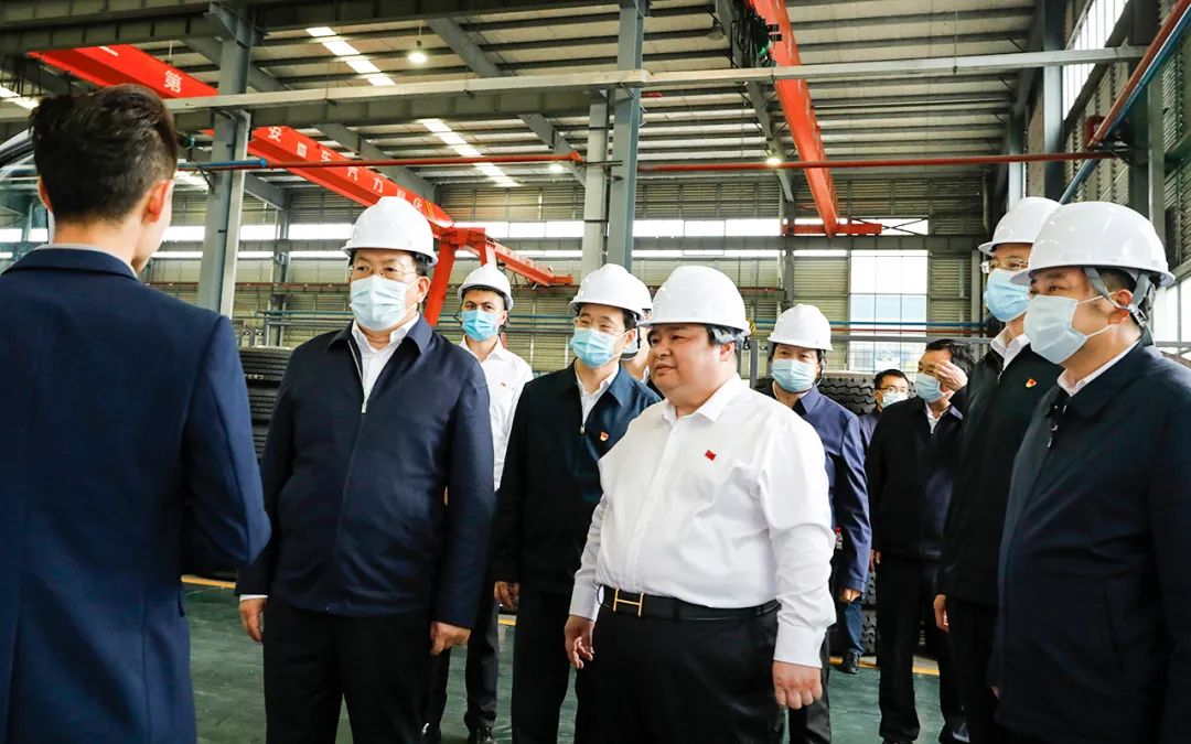 湖北省**副**、**王忠林带领省市领导视察程力(曾都)汽车工业园新厂基地建设情况